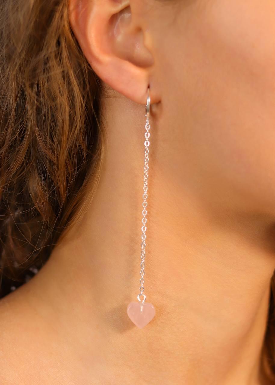 Brinco Longo Coração Quartzo Rosa Banho Prata