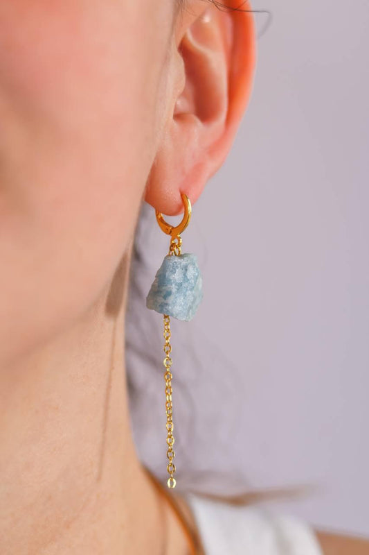 Brinco Argola Pedra Natural Água Marinha com Corrente Diamantada Banho Ouro