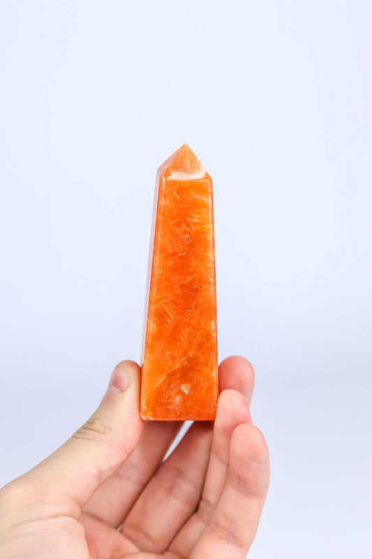 Obelisco Calcita Laranja 110 a 119 gramas aprox.