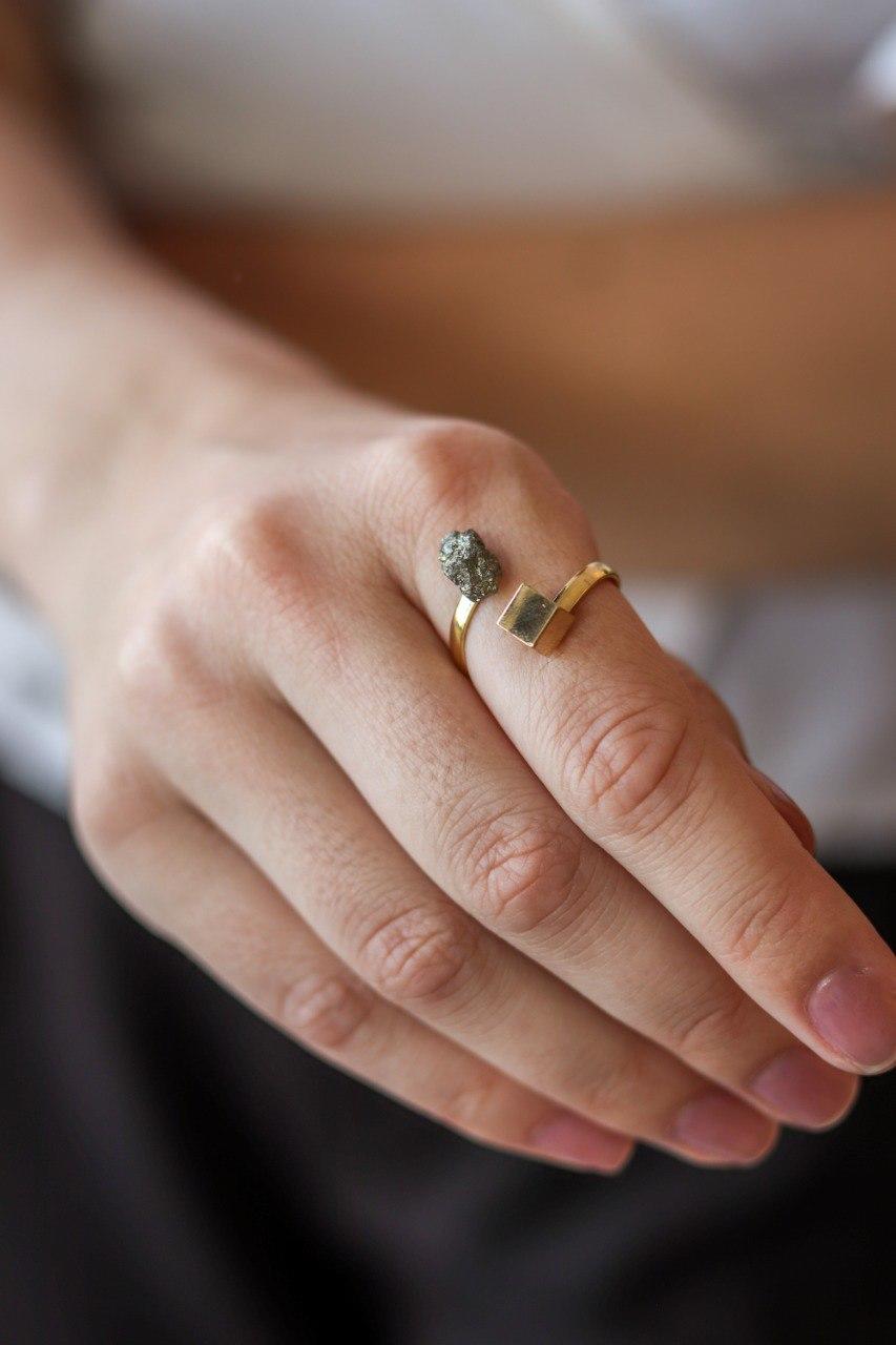 Anel Pirita Cubo Banho Ouro 18K