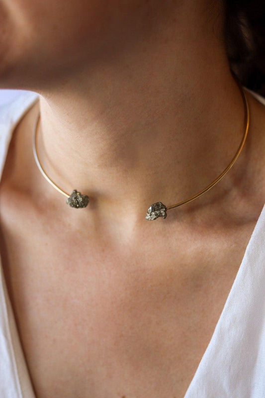 Choker Pirita banho ouro