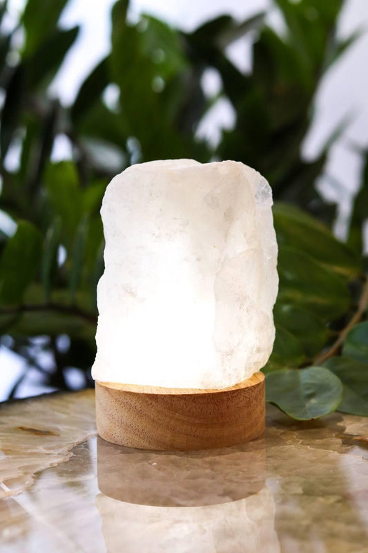 Luminária Quartzo Branco Mini Base Madeira Clara