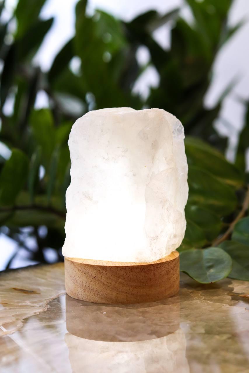 Luminária Quartzo Branco Mini Base Madeira Clara