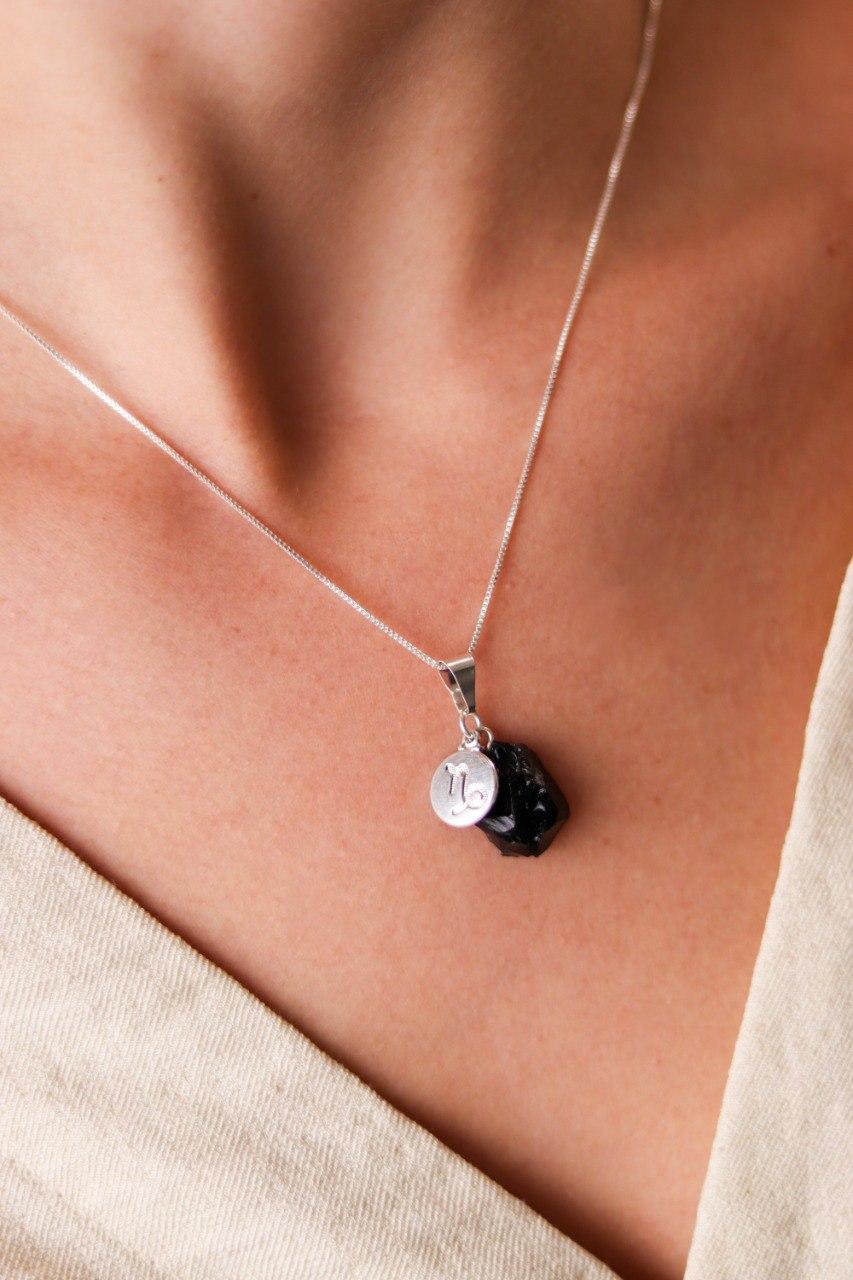 Colar Signo Capricôrnio - Pedra Obsidiana banhado Prata