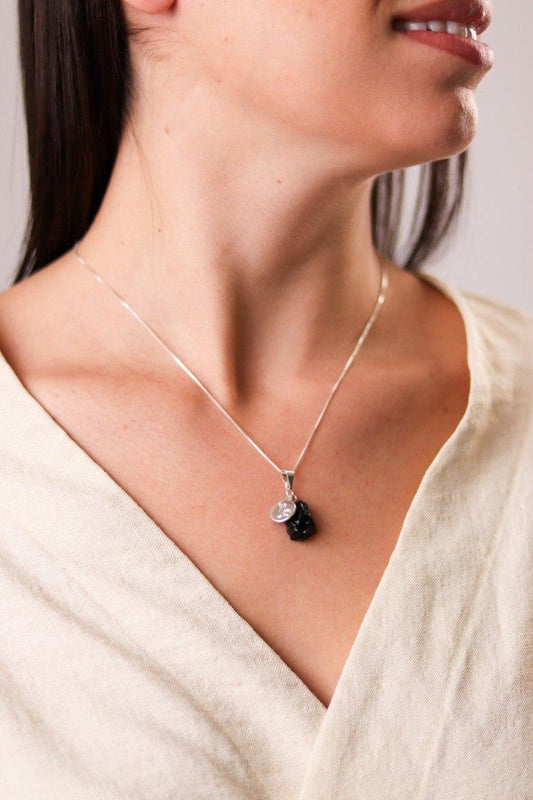 Colar Signo Capricôrnio - Pedra Obsidiana banhado Prata