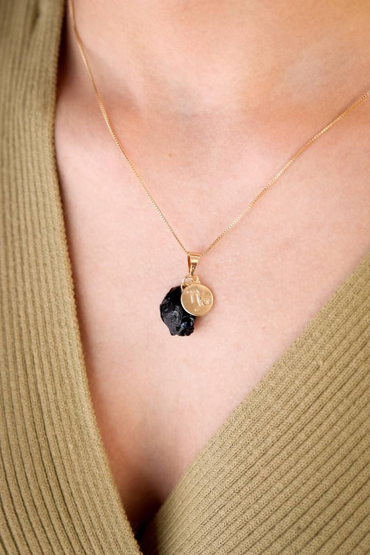 Colar Signo Capricôrnio - Pedra Obsidiana Preta Bruta banhado Ouro