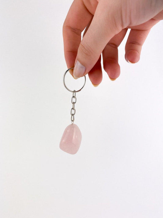 Chaveiro Quartzo Rosa rolado prateado