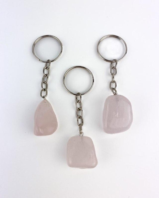 Chaveiro Quartzo Rosa rolado prateado