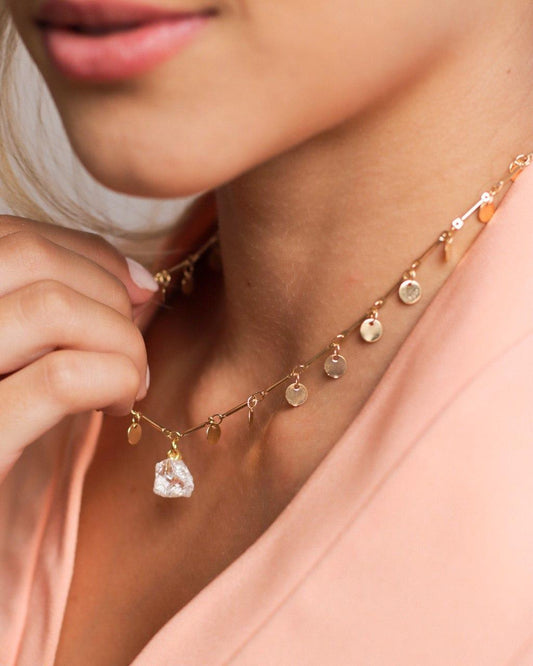 Choker Pedra Natural Cristal Medalhas banhada Ouro 18k