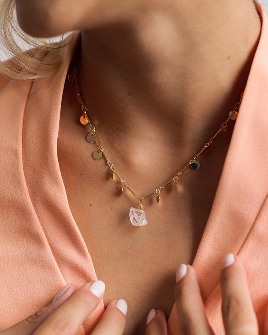 Choker Pedra Natural Cristal Medalhas banhada Ouro 18k
