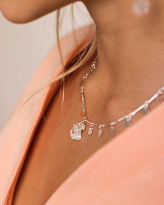 Choker Pedra Natural Cristal Medalhas banhada Prata
