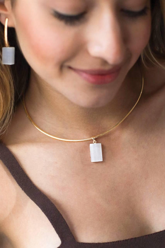 Choker Selenita Branca Banho Ouro