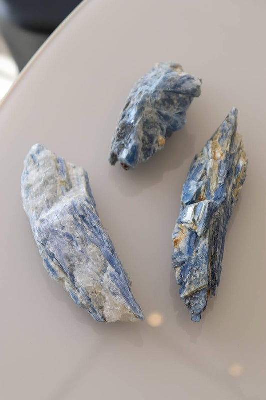 Pedra Cianita Azul Bruta 250 a 300 gramas aprox.