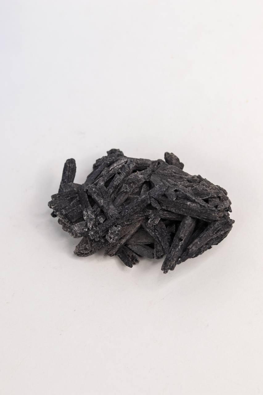 Pedra Cianita Preta Bruta 88 gramas
