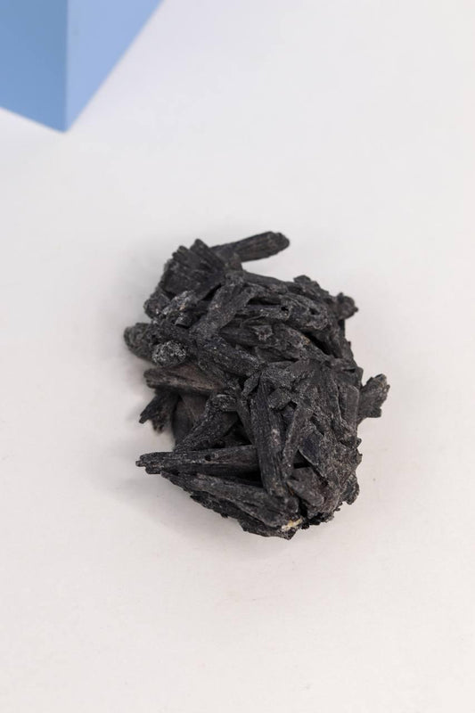 Pedra Cianita Preta Bruta 88 gramas