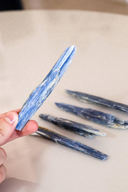 Pedra Bastão Cianita azul bruta 20 a 29 gramas