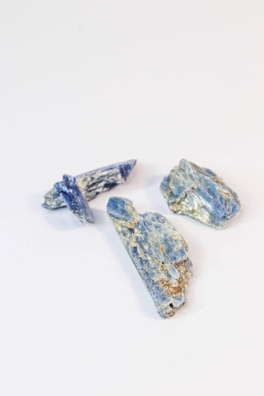 Pedra Cianita azul bruta 30 a 39 gramas