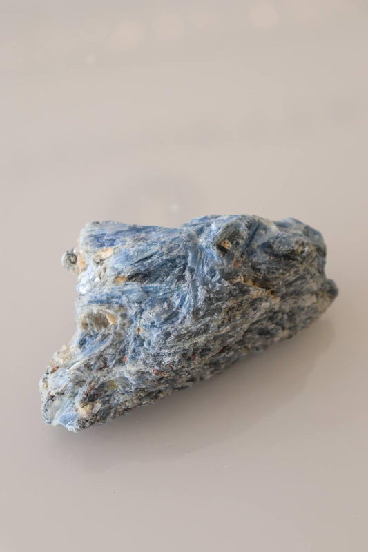 Pedra Cianita Azul Bruta 250 a 300 gramas aprox.