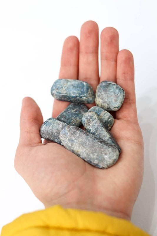 Pedra Cianita Azul Rolada 17 a 21 gramas