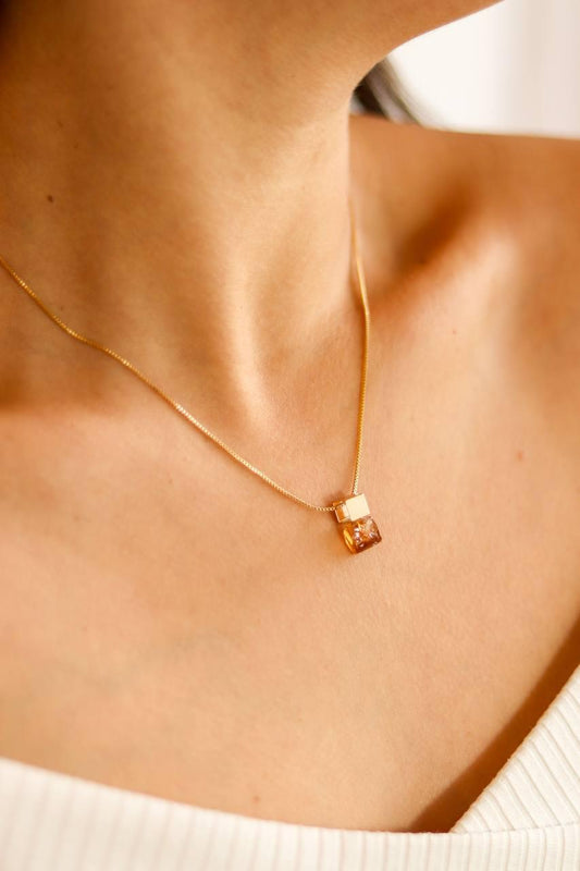 Colar Citrino Cubo Banho Ouro