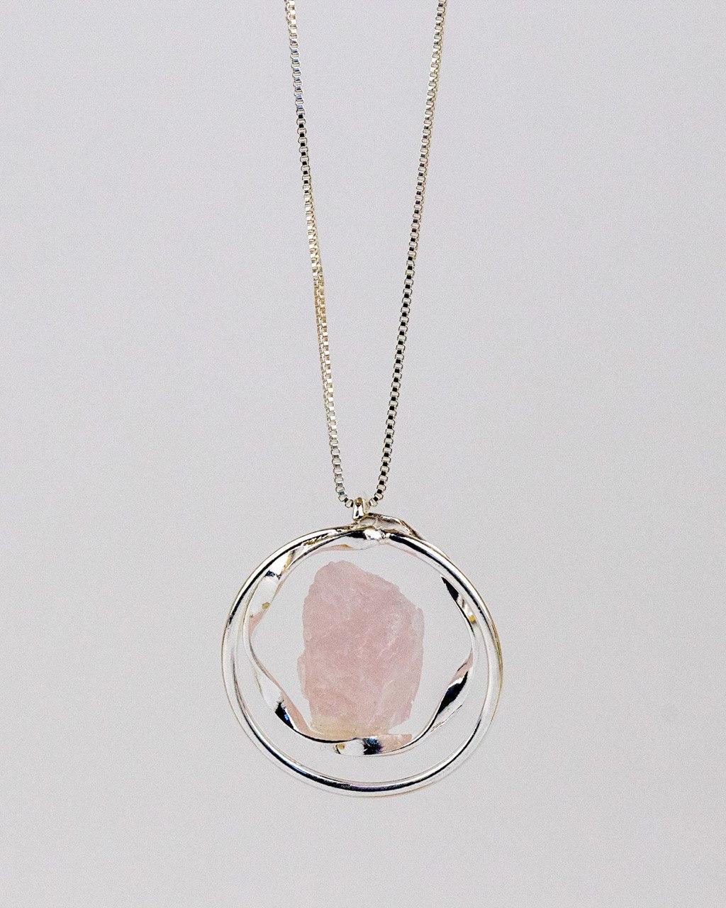 Colar Pedra Natural Quartzo Rosa Conexão banhada Prata