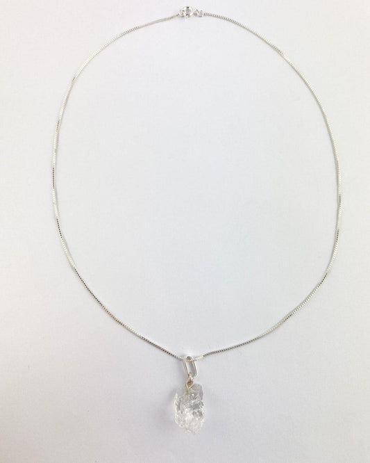 Colar Pedra Natural Cristal Conexão Singular banhada Prata