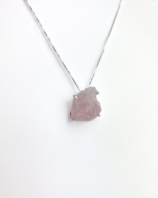 Colar Quartzo Rosa Bruto com Garra Prata 925