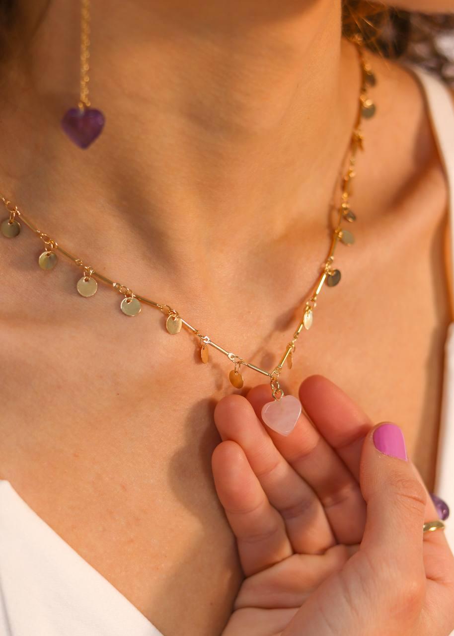 Choker Coração Quartzo Rosa Medalhas Banho Ouro