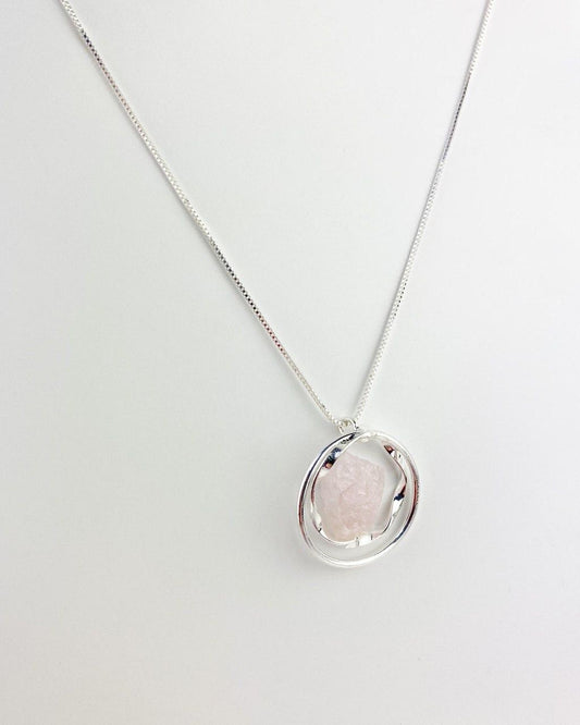 Colar Pedra Natural Quartzo Rosa Conexão banhada Prata