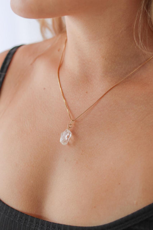 Colar Pedra Natural Cristal Conexão Singular banhada Ouro 18k