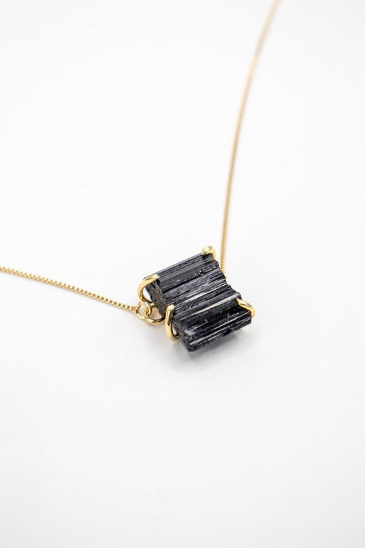 Colar Choker Turmalina Negra Bruta com Garra Banhado Ouro
