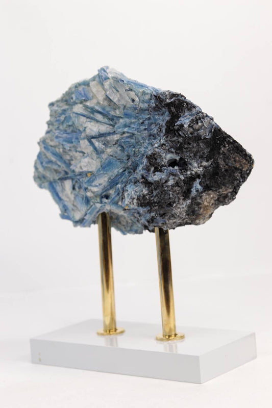 Pedra Cianita Azul Paraíba na Base de Madeira Branca 1,614 Kg