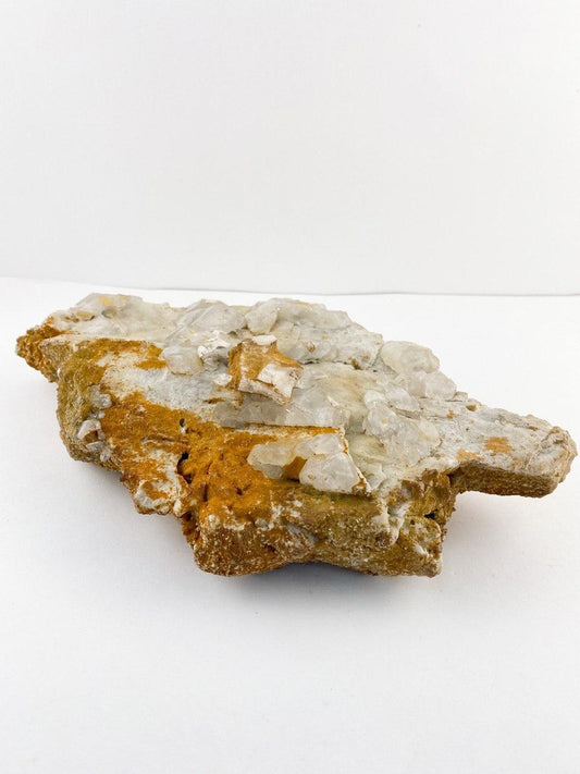 Pedra Quartzo com inclusão de Mica e Fosfato