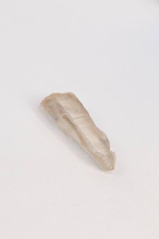 Pedra Cristal de Quartzo laser ponta bruta 27 a 34 gramas