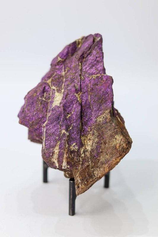 Pedra Purpurita na Base de Metal 2,140 Kg