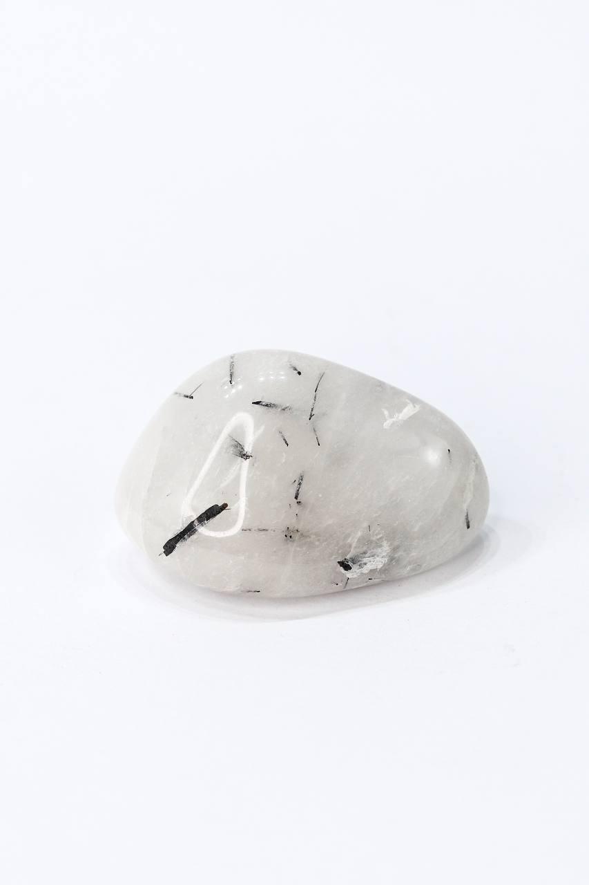 Pedra Cristal de Quartzo Grafitado rolado 30 a 39 gramas