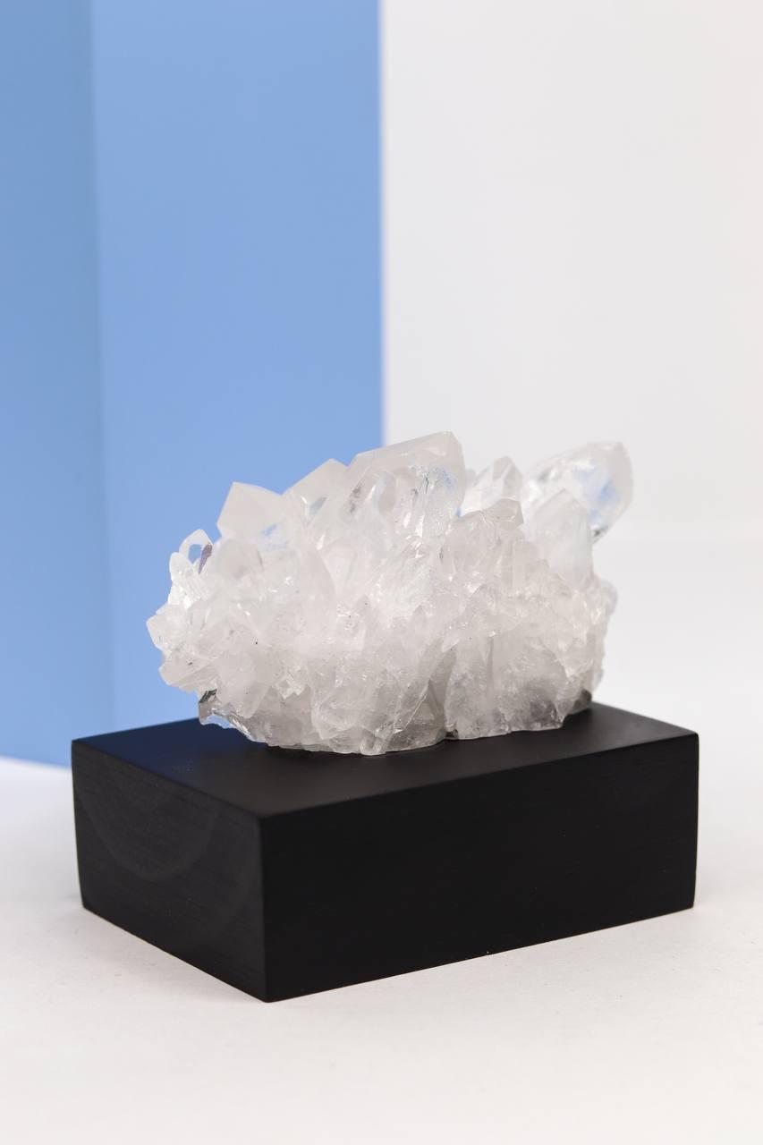 Drusa Cristal na Base de Madeira Preta 332 gramas