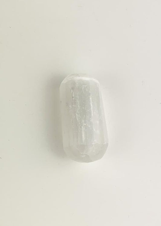 Pedra Selenita Branca rolada 27 a 36 gramas