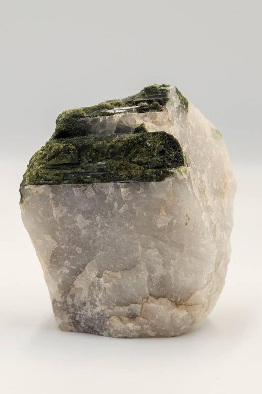 Pedra Turmalina Verde no Quartzo 414 gramas
