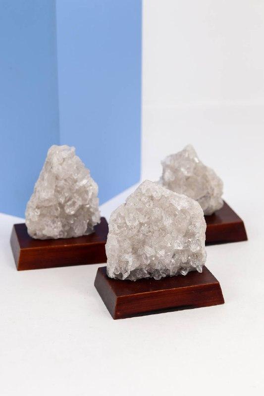 Drusa de Cristal na Base de Madeira Marrom 60 a 90 gramas