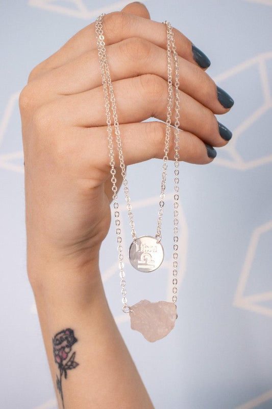 Escapulário Signo Libra - Pedra Quartzo Rosa Bruto banhado Prata