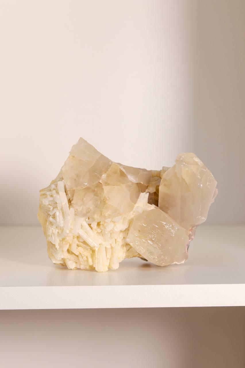Quartzo Cristal com Inclusão de Mica e Turmalina