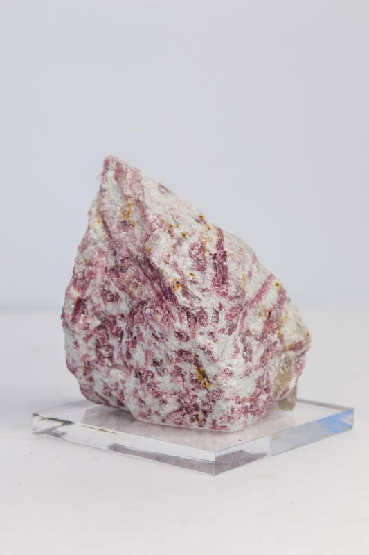Pedra Turmalina Rubelita Bruta Base Acrílico 527 gramas