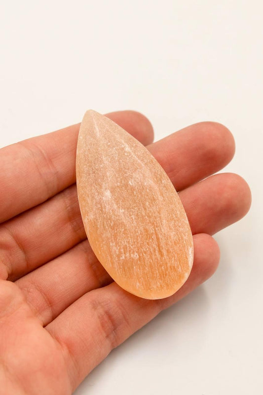 Pedra Selenita Laranja Forma Gota entre 24 a 30 gramas