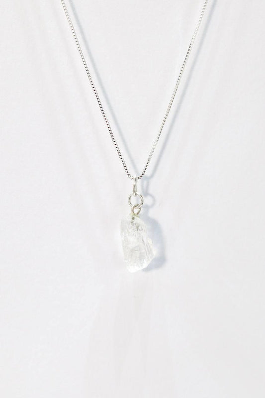 Colar Pedra Natural Cristal Conexão Singular banhada Prata