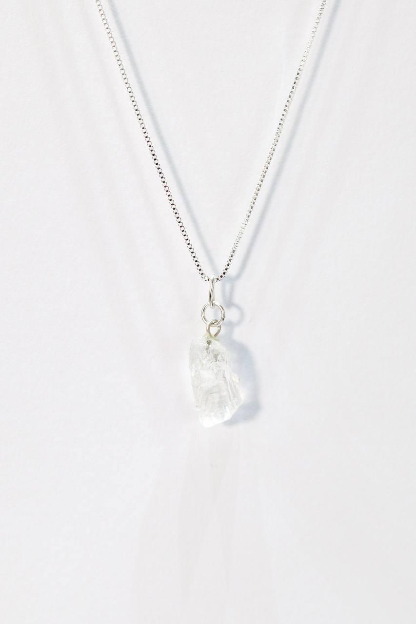 Colar Pedra Natural Cristal Conexão Singular banhada Prata