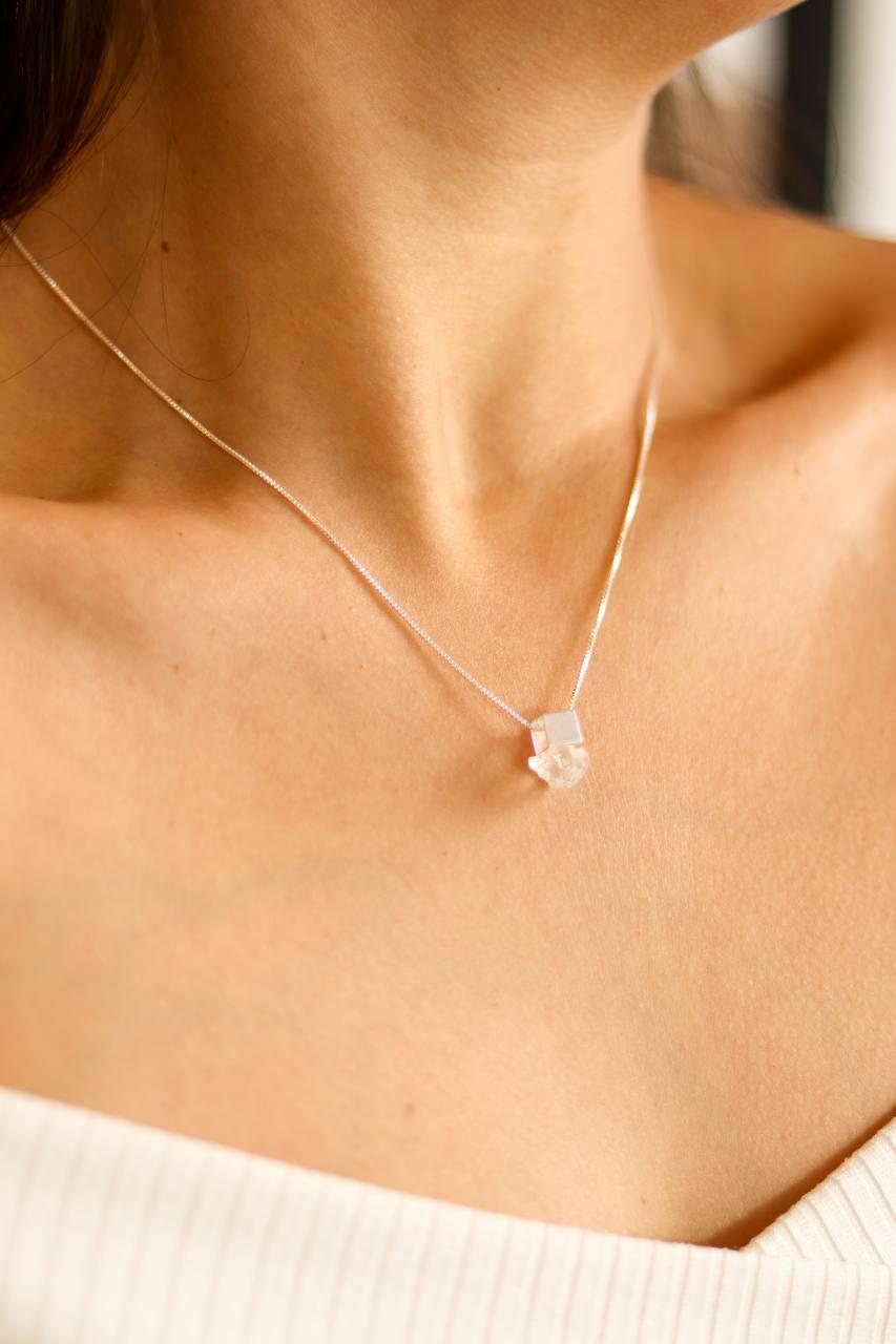 Colar Quartzo Cristal Cubo Banho Prata