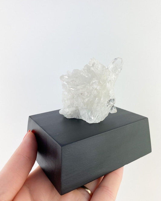 Drusa de Cristal na Base de Madeira Preta 212 gramas