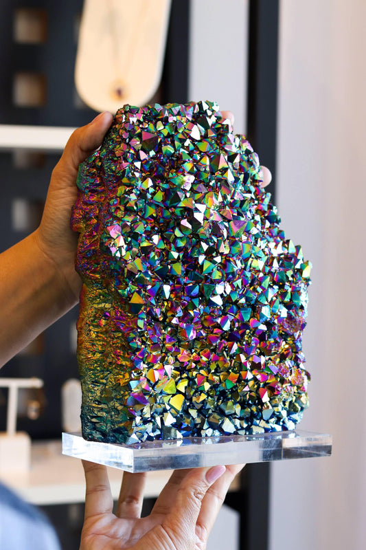 Drusa Titânio Rainbow na Base Acrílica 3.960Kg
