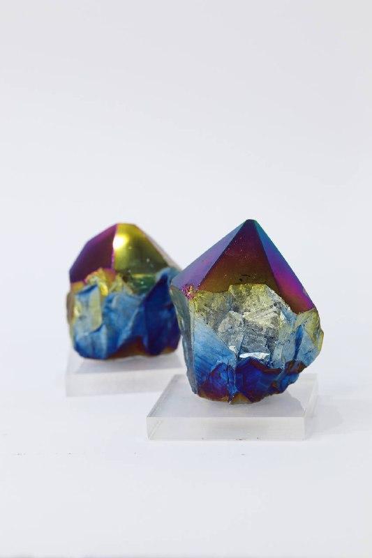 Ponta Quartzo Titânio Rainbow Bruta na Base Acrilica